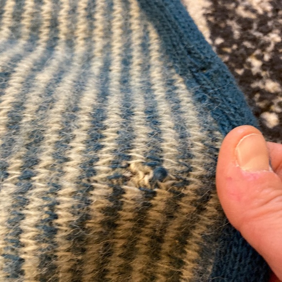 VTG Alafaoss Icewool Icelandic Wool Poncho With Hood OSFM Blue/White Snowflake - Picture 17 of 17